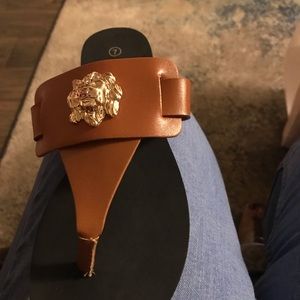 I’m selling a  sandal it’s brand new brown color